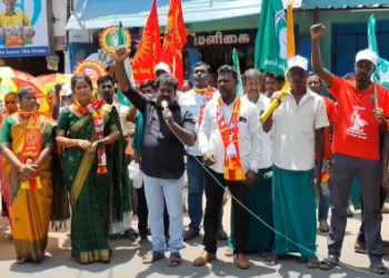திருத்துறைப்பூண்டி நகர் பகுதியில் மேளதாளம் முழங்க நாம் தமிழர் கட்சியின் வேட்பாளர் வினோதினி துண்டு பிரசுரம்