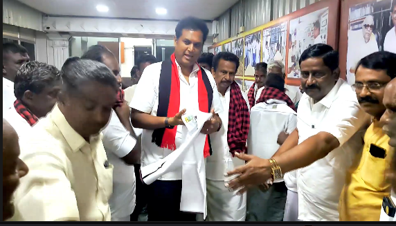 TTV தினகரன் மீது அதிருப்தி நீடாமங்கலம் தெற்கு ஒன்றிய செயலாளர் தலைமையில் DMK-வில் இணைந்தனர்
