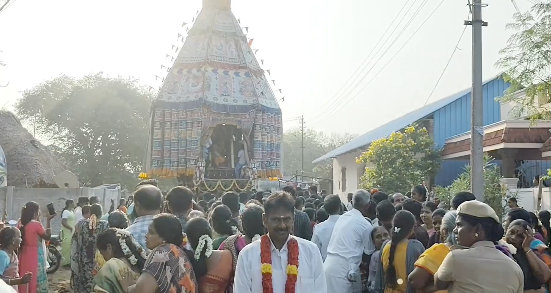 ஒழுகைமங்கலம் மாரியம்மன் கோவில் பங்குனி உத்திர பெருந்திருவிழா தேரோட்டம்