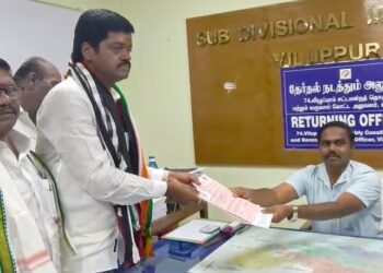 விழுப்புரத்தில் திமுக வேட்பாளர் டாக்டர் லட்சுமணன் வேட்புமனு தாக்கல்