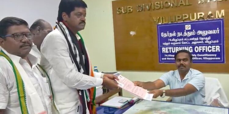 விழுப்புரத்தில் திமுக வேட்பாளர் டாக்டர் லட்சுமணன் வேட்புமனு தாக்கல்
