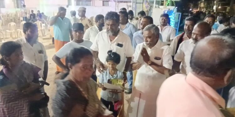 திருவாரூர் புனித பாத்திமா அன்னை ஆலயத்தில் திமுக வேட்பாளர் பூண்டி கலைவாணன் வாக்கு சேகரிப்பு