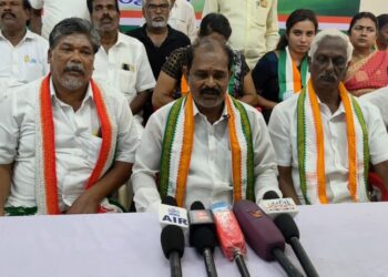 மயிலாடுதுறை காங்கிரஸ் வேட்பாளர் தேர்வுக்கு எதிர்ப்பு நிர்வாகிகள் பரபரப்பு பேட்டி