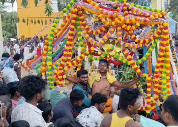 ஒட்டங்காடு கிராமத்தில் உள்ள பழமைவாய்ந்த ஸ்ரீ சீதளாதேவி மாரியம்மன் கோவில் திருவிழா
