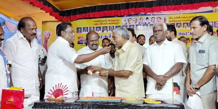 திருவாரூரில் DMK தொகுதி தேர்தல் அலுவலகத்தை DMK வேட்பாளருமான பூண்டி கலைவாணன் திறந்தார்