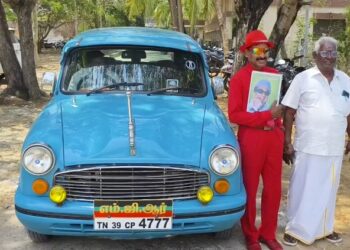 MGRபயன்படுத்திய அம்பாசிடரில் வந்து MGR தோரணையில் வேட்புமனு ஓய்வு பெற்ற தலைமை ஆசிரியர் கலக்கல்