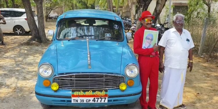 MGRபயன்படுத்திய அம்பாசிடரில் வந்து MGR தோரணையில் வேட்புமனு ஓய்வு பெற்ற தலைமை ஆசிரியர் கலக்கல்