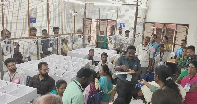 தரங்கம்பாடி 50 ஆண்டு பிறகு சந்தித்த TELC பிஷப் ஜான்சன் மேல்நிலைப்பள்ளி முன்னாள் மாணவர்கள் & ஆசிரியர் சந்திப்பு