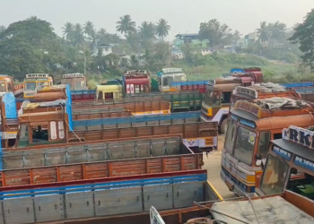 மணல் விற்பனையினை அரசே ஏற்று நடத்தவேண்டுமென தமிழ்நாடு லாரி உரிமையாளர்கள் சங்கத்தினர் கோரிக்கை