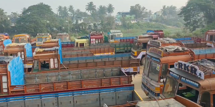 மணல் விற்பனையினை அரசே ஏற்று நடத்தவேண்டுமென தமிழ்நாடு லாரி உரிமையாளர்கள் சங்கத்தினர் கோரிக்கை