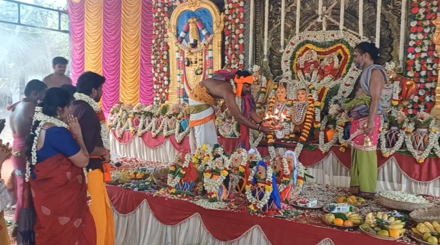 ஒளிலாயம் சித்தர் பீடத்தில் உலக நன்மை வேண்டி வெயிலின் தாக்கம் குறைய 30யாககுண்டங்கள் 108மூலிகைகள் கொண்ட யாகம்