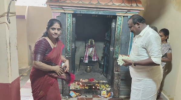 குழந்தைகள் நோய் நொடியின்றி வாழ வேண்டி திருவாலங்காடு மாரியம்மன் ஆலயத்தில் சிறப்பு பிரார்த்தனை