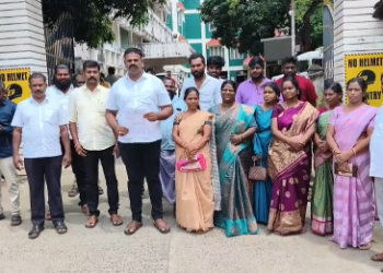 கன்னியாகுமரி மாவட்டம் ஆரல்வாய் மொழி பேரூராட்சி தலைவர் உட்பட பேரூராட்சி உறுப்பினர்களுடன் அலுவலகத்தில் மனு