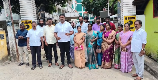 கன்னியாகுமரி மாவட்டம் ஆரல்வாய் மொழி பேரூராட்சி தலைவர் உட்பட பேரூராட்சி உறுப்பினர்களுடன் அலுவலகத்தில் மனு
