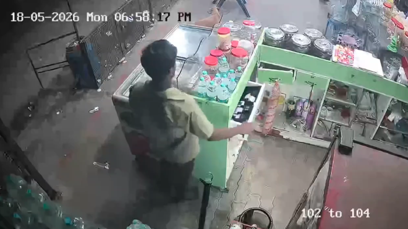 பட்டப்பகலில், திறந்திருந்த தேனீர் கடையில், கல்லாப்பெட்டியை திறந்து 9000 பணத்தை திருடிய CCTV 