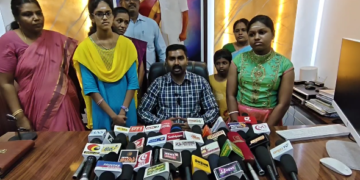 திருவாரூர் புதிய ரயில் நிலையம் முன்பு ஆன்லைன் மருந்து விற்பனையை தடுக்க கோரி ஆர்ப்பாட்டம்