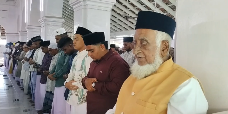 கூறைநாட்டில் உள்ள டாஸ்மாக் மதுபான கடையில் கூடுதலாக பாட்டிலுக்கு10ரூபாய் வாங்கிய விற்பனையாளர் கைது