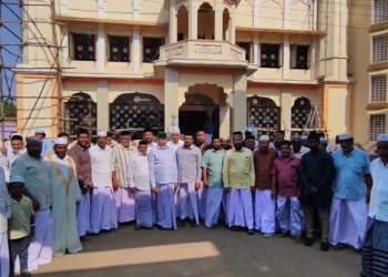 அரங்கக்குடி பள்ளிவாசலில் பக்ரீத் பண்டிகையை முன்னிட்டு இஸ்லாமியர்கள் புத்தாடை அணிந்து சிறப்பு தொழுகை