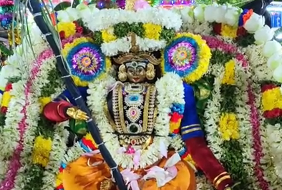 எட்டுக்குடியில் சித்ரா பௌர்ணமி திருவிழாவை முன்னிட்டு அன்னதானம் வழங்கிய திருத்துறைப்பூண்டி கிளை சங்கத்தினர்