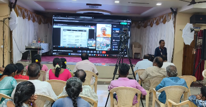 சீர்காழியில் TVK சார்பாக போட்டியிட்ட வேட்பாளர் வாக்கு அளித்த வாக்களருக்கு இனிப்பு வழங்கி நன்றி