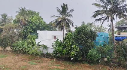 சீர்காழியில் TVK சார்பாக போட்டியிட்ட வேட்பாளர் வாக்கு அளித்த வாக்களருக்கு இனிப்பு வழங்கி நன்றி