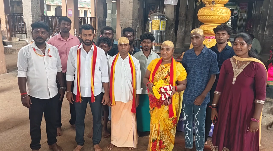 சீர்காழியில் TVK சார்பாக போட்டியிட்ட வேட்பாளர் வாக்கு அளித்த வாக்களருக்கு இனிப்பு வழங்கி நன்றி