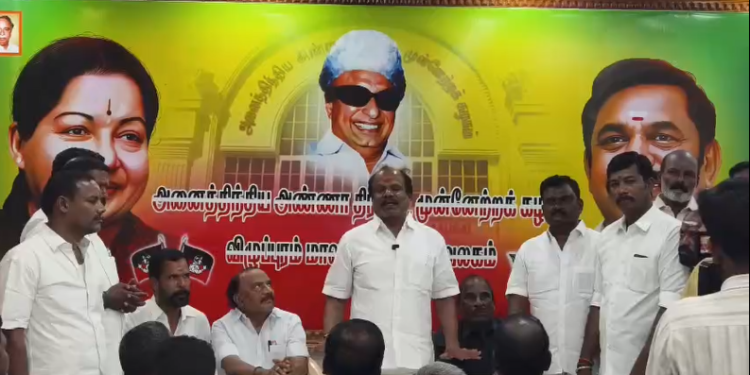 விழுப்புரம் ADMK அலுவலக சாவி ஒப்படைப்பு: புதிய மாவட்ட செயலாளர் பசுபதி இருக்கையில் அமர்ந்தார்