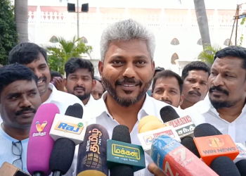 விழுப்புரம் ADMK அலுவலக சாவி ஒப்படைப்பு: புதிய மாவட்ட செயலாளர் பசுபதி இருக்கையில் அமர்ந்தார்