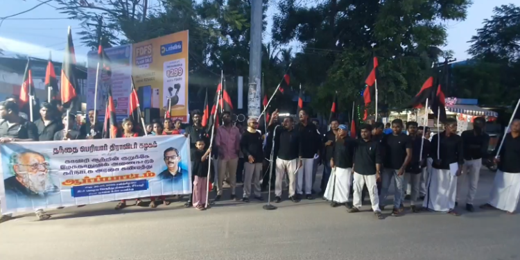 விழுப்புரம் ADMK அலுவலக சாவி ஒப்படைப்பு: புதிய மாவட்ட செயலாளர் பசுபதி இருக்கையில் அமர்ந்தார்