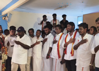 விழுப்புரம் ADMK அலுவலக சாவி ஒப்படைப்பு: புதிய மாவட்ட செயலாளர் பசுபதி இருக்கையில் அமர்ந்தார்