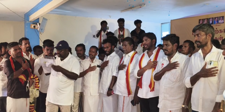 விழுப்புரம் ADMK அலுவலக சாவி ஒப்படைப்பு: புதிய மாவட்ட செயலாளர் பசுபதி இருக்கையில் அமர்ந்தார்
