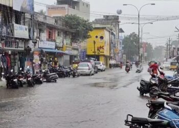 TVK பதவி ஏற்க அழைக்காத தமிழக கவர்னரை கண்டித்து சீர்காழியில் காங்கிரஸ் கட்சி சார்பில் ஆர்ப்பாட்டம்