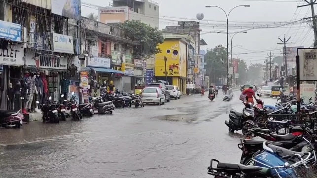 TVK பதவி ஏற்க அழைக்காத தமிழக கவர்னரை கண்டித்து சீர்காழியில் காங்கிரஸ் கட்சி சார்பில் ஆர்ப்பாட்டம்