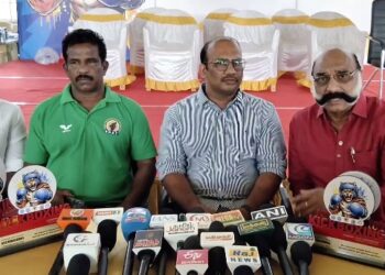 TVK பதவி ஏற்க அழைக்காத தமிழக கவர்னரை கண்டித்து சீர்காழியில் காங்கிரஸ் கட்சி சார்பில் ஆர்ப்பாட்டம்