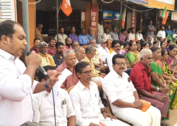 திருவள்ளூர் மாவட்ட ஆட்சியர் ச. கவிதாவை சந்தித்த தமிழக வெற்றிக் கழக சட்டமன்ற உறுப்பினர்கள்