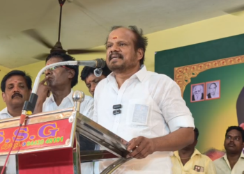 திருவள்ளூர் மாவட்ட ஆட்சியர் ச. கவிதாவை சந்தித்த தமிழக வெற்றிக் கழக சட்டமன்ற உறுப்பினர்கள்
