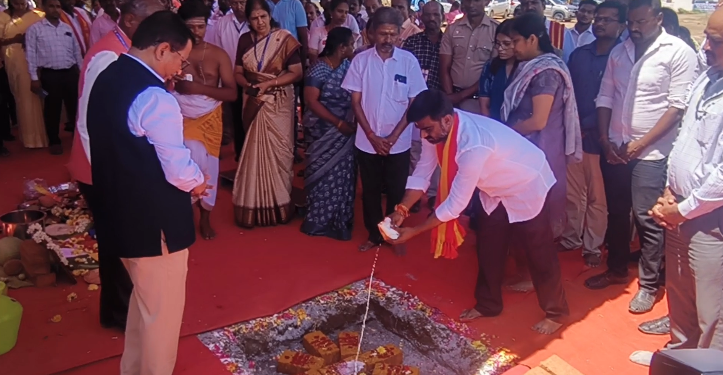திருவள்ளூர் அருகே இந்தியன் வங்கி ஊரக சுயவேளைவாய்ப்பு பயிற்சி மையம் கட்டுவதற்கான பூமி பூஜை