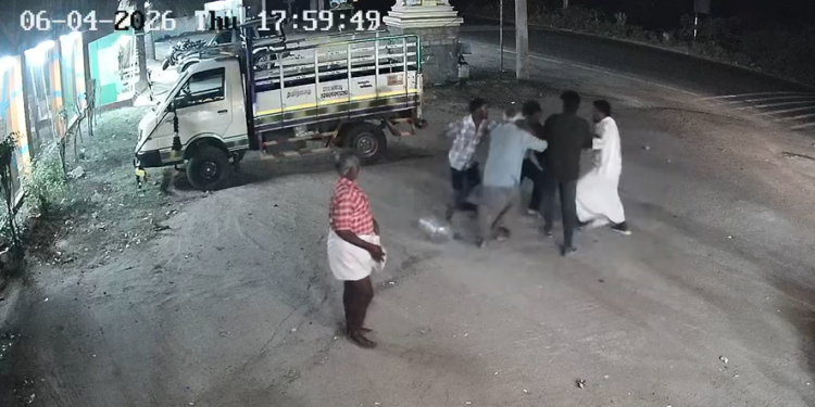 சீர்காழி அருகே டீ கடை யில் டீ குடித்து விட்டு பணம் தர மறுத்து தகராறு