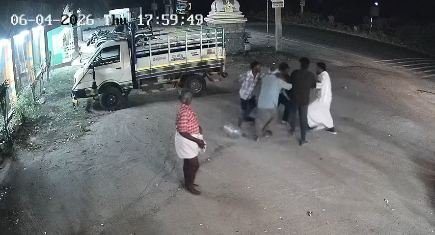 சீர்காழி அருகே டீ கடை யில் டீ குடித்து விட்டு பணம் தர மறுத்து தகராறு