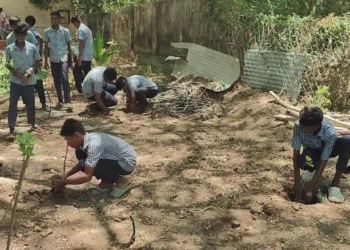 திருமங்கலம் அரசு மேல்நிலைப்பள்ளியில் உலக சுற்றுச்சூழல் தினத்தையொட்டி பேரணி & மரக்கன்றுகள் நடும் நிகழ்வு 