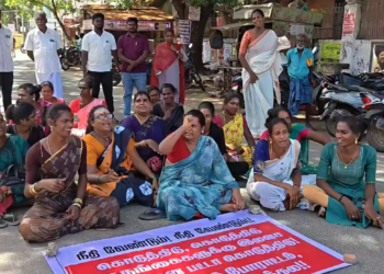 மயிலாடுதுறையில் வீட்டுமனைப்பட்டா வழங்க வலியுறுத்தி சாலை மறியல் 