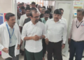 மயிலாடுதுறை அரசு மருத்துவமனையில் தீக்காயம் அடைந்த தீயணைப்பு வீரருக்கு ஆறுதல் தெரிவித்து ஆய்வு