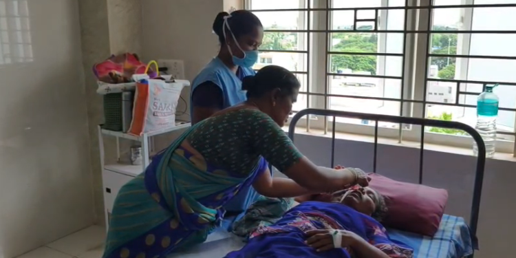 கந்திலி காணமல் போன இளம் பெண் குறித்து காவல் நிலையத்தில் புகார் அளித்தும் நடவடிக்கை எடுக்காததால் தயார் தற்கொலை முயற்சி