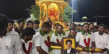 கங்கணம்புத்தூர் ஊராட்சியில் சாலைவசதி செய்து தர வலியுறுத்தியும்,  குடிநீர் வழங்ககோரியும் ஆர்ப்பாட்டம்