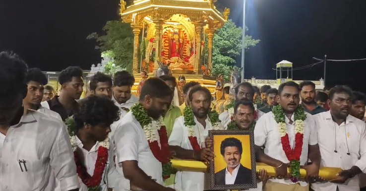 கங்கணம்புத்தூர் ஊராட்சியில் சாலைவசதி செய்து தர வலியுறுத்தியும்,  குடிநீர் வழங்ககோரியும் ஆர்ப்பாட்டம்