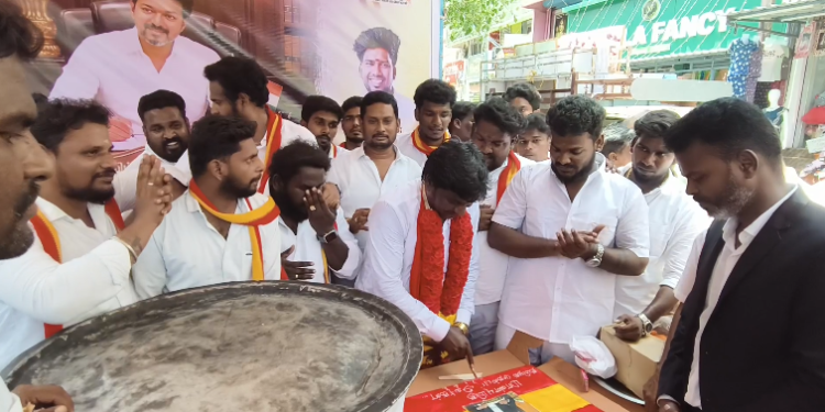கங்கணம்புத்தூர் ஊராட்சியில் சாலைவசதி செய்து தர வலியுறுத்தியும், குடிநீர் வழங்ககோரியும் ஆர்ப்பாட்டம்