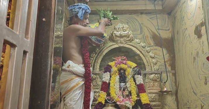 கங்கணம்புத்தூர் ஊராட்சியில் சாலைவசதி செய்து தர வலியுறுத்தியும், குடிநீர் வழங்ககோரியும் ஆர்ப்பாட்டம்