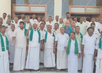 மயிலாடுதுறை விவசாயிகள் குறைதீர் கூட்டத்தை புறக்கணித்து விவசாயிகள் கண்டன ஆர்ப்பாட்டம்