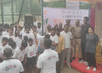 மயிலாடுதுறையில் நடைபெற்ற Start Run,Stop Drugs என போதை பொருள் விழிப்புணர்வு ஓட்டப் போட்டி SPதுவங்கி வைப்பு