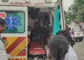 5 Km தூரம் தொடர் ஓட்ட போட்டியில் பங்கேற்று ஓடிய மாணவ மாணவிகளுக்கு மீண்டும் நகரத்திற்கு செல்ல வாகன வசதி ஏற்படுத்தித் தராத காரணத்தால், 108 வாகனத்தில் லிப்ட்